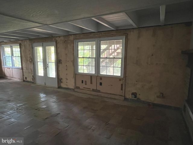 5136 SUNSET DR, Harrisburg, PA 17112
