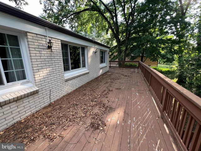 5136 SUNSET DR, Harrisburg, PA 17112