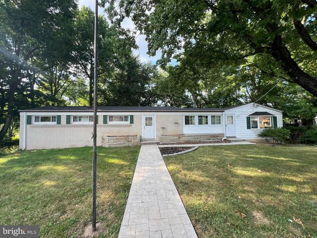 5136 SUNSET DR, Harrisburg, PA 17112