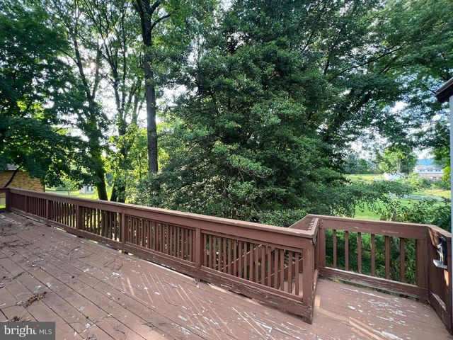 5136 SUNSET DR, Harrisburg, PA 17112