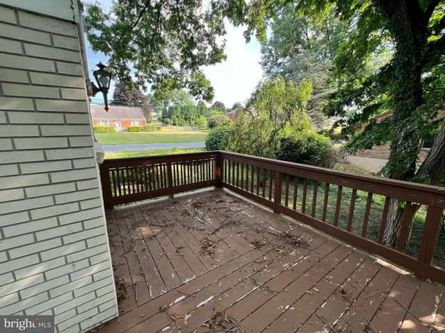 5136 SUNSET DR, Harrisburg, PA 17112