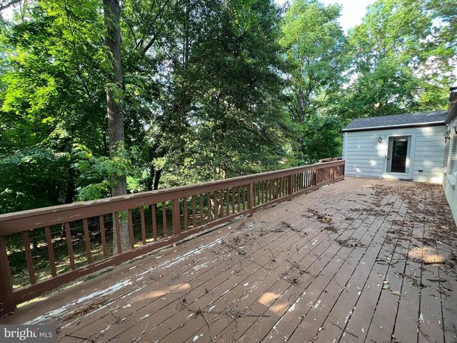 5136 SUNSET DR, Harrisburg, PA 17112