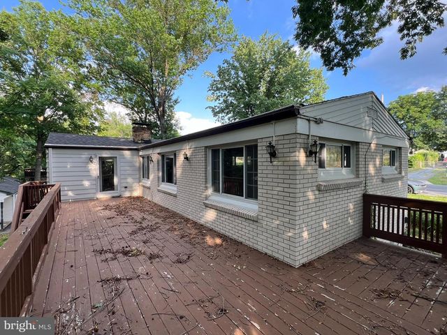 5136 SUNSET DR, Harrisburg, PA 17112