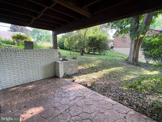5136 SUNSET DR, Harrisburg, PA 17112
