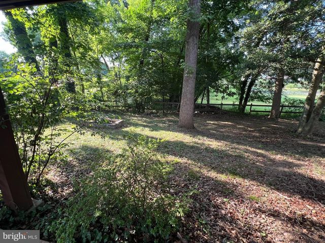5136 SUNSET DR, Harrisburg, PA 17112