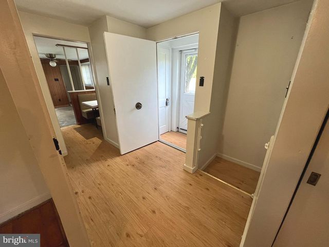 5136 SUNSET DR, Harrisburg, PA 17112