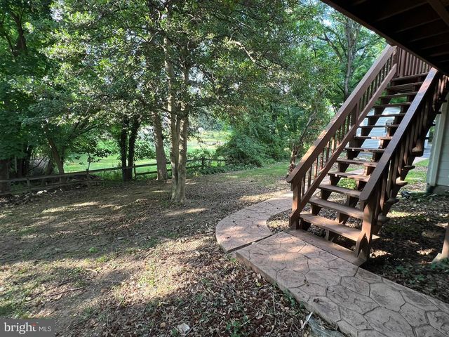 5136 SUNSET DR, Harrisburg, PA 17112