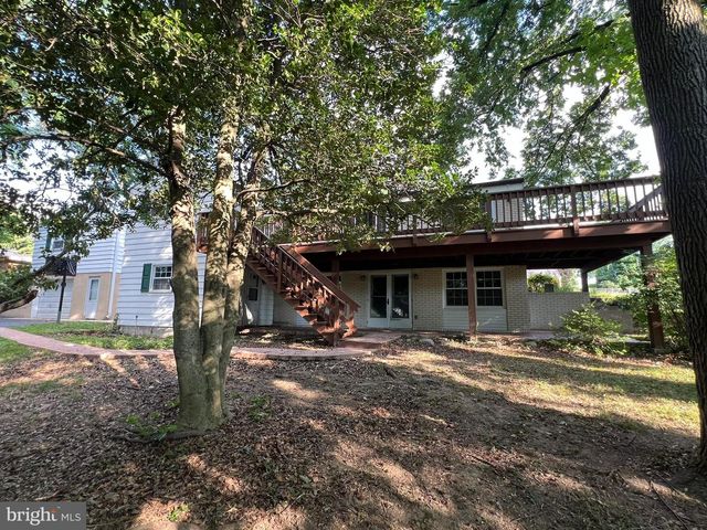5136 SUNSET DR, Harrisburg, PA 17112