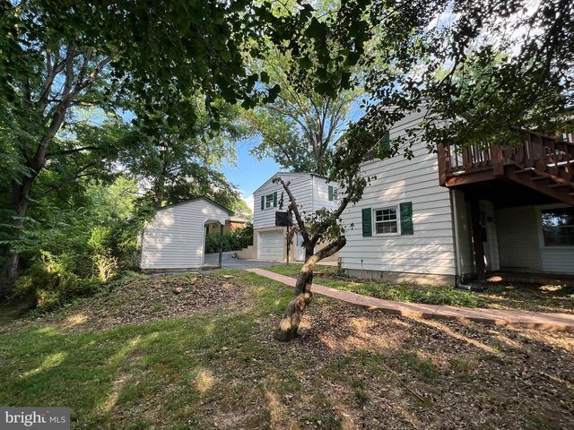 5136 SUNSET DR, Harrisburg, PA 17112