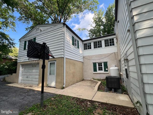 5136 SUNSET DR, Harrisburg, PA 17112
