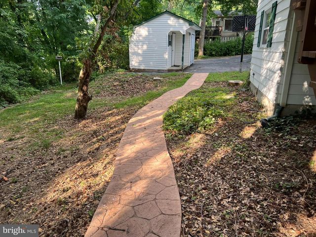 5136 SUNSET DR, Harrisburg, PA 17112