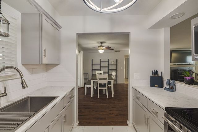 11325 N May Avenue D, Oklahoma City, OK 73120