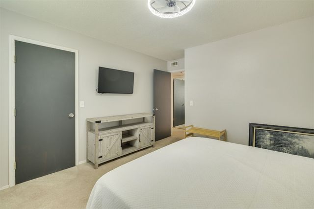 11325 N May Avenue D, Oklahoma City, OK 73120