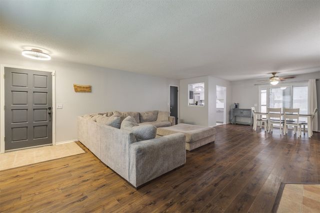 11325 N May Avenue D, Oklahoma City, OK 73120