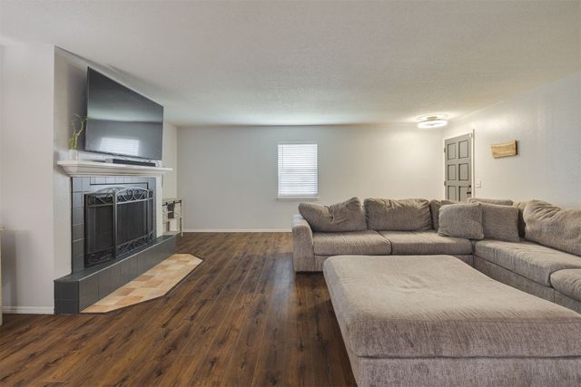 11325 N May Avenue D, Oklahoma City, OK 73120