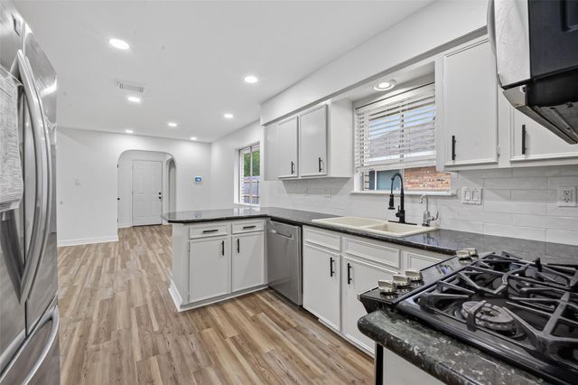 7615 Braesdale Lane, Houston, TX 77071