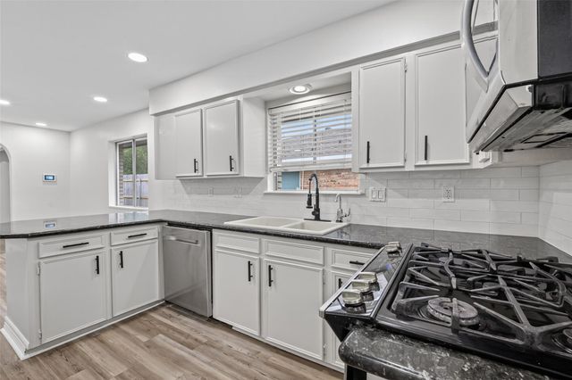 7615 Braesdale Lane, Houston, TX 77071