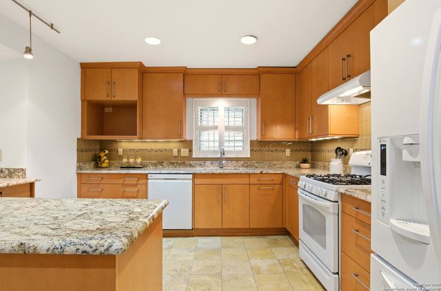 112 Lyman, Terrell Hills, TX 78209