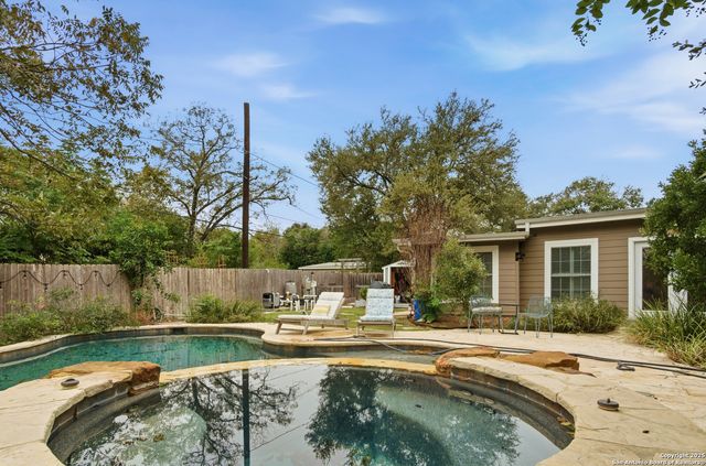 112 Lyman, Terrell Hills, TX 78209