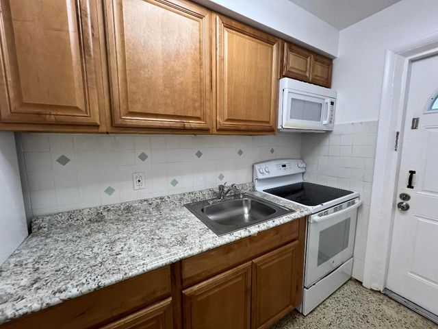 311 Inlet Way 4, Palm Beach Shores, FL 33404