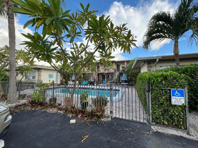 311 Inlet Way 4, Palm Beach Shores, FL 33404