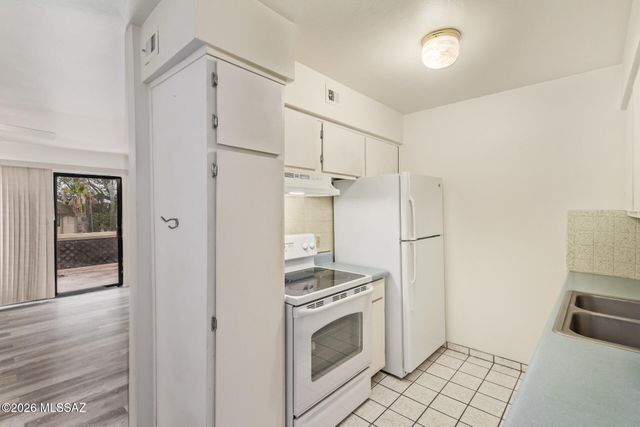 461 W Yucca Ct Unit 312, Tucson, AZ 85704