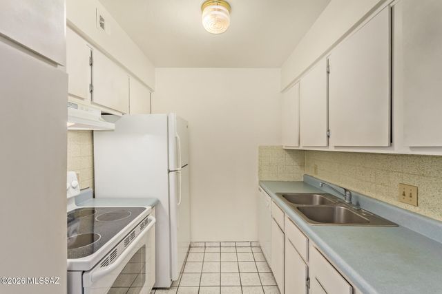 461 W Yucca Ct Unit 312, Tucson, AZ 85704