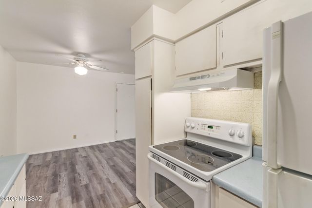 461 W Yucca Ct Unit 312, Tucson, AZ 85704