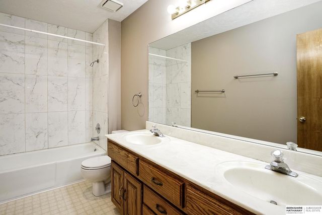2315 Nelson's Creek Drive, Omaha, NE 68116