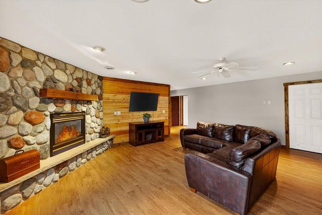 S4168 Crawford Street, Baraboo, WI 53913