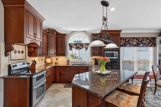 15317 Oaktree Estates Drive, Chesterfield, MO 63017