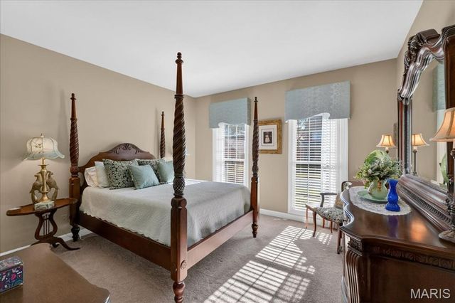 15317 Oaktree Estates Drive, Chesterfield, MO 63017