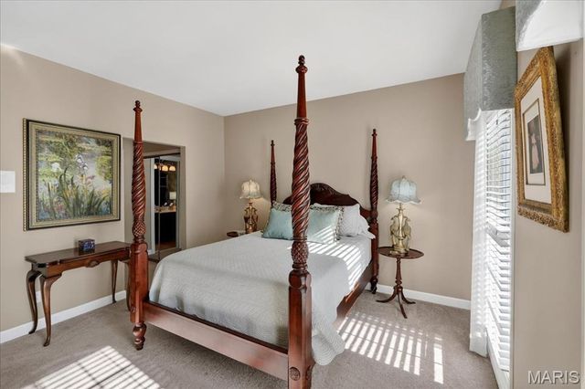 15317 Oaktree Estates Drive, Chesterfield, MO 63017