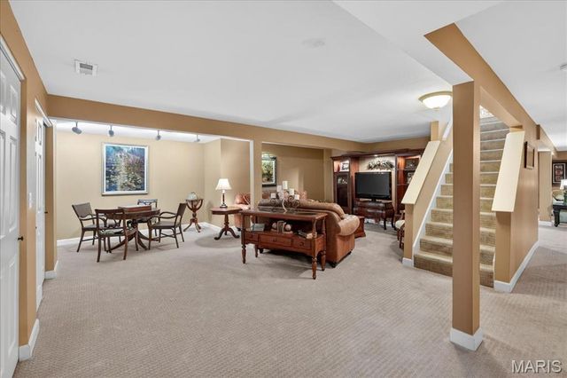 15317 Oaktree Estates Drive, Chesterfield, MO 63017