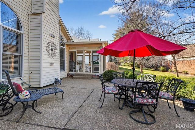 15317 Oaktree Estates Drive, Chesterfield, MO 63017