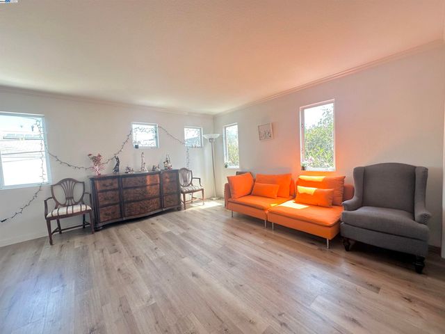 946 N Idaho St, San Mateo, CA 94401