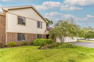823 E Coach Road 6, Palatine, IL 60074