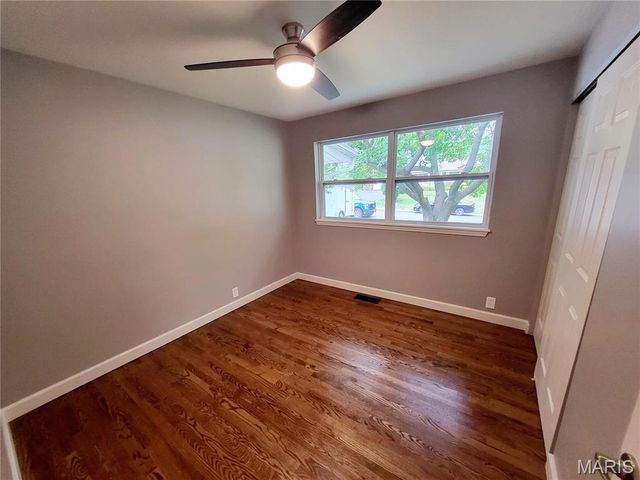 18 Queensbrook Place, Olivette, MO 63132