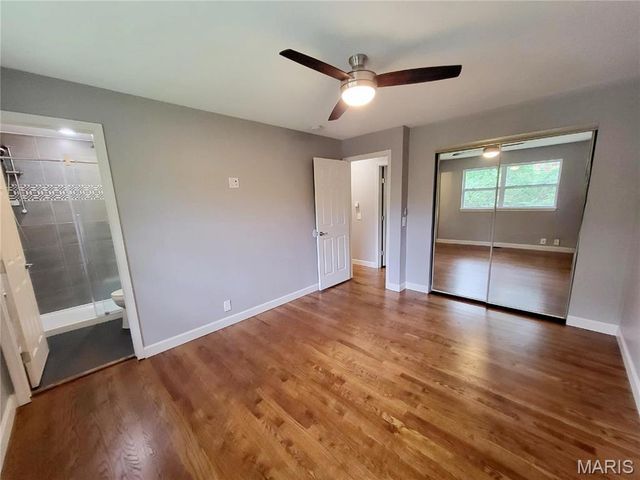 18 Queensbrook Place, Olivette, MO 63132