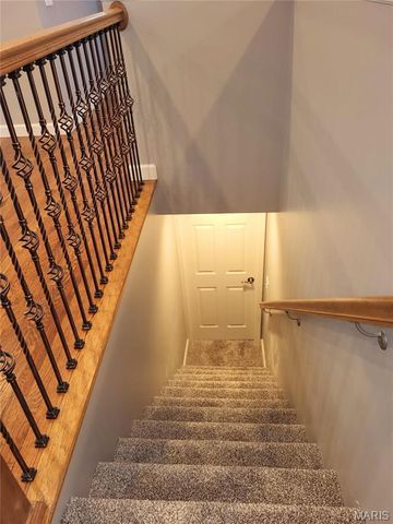 18 Queensbrook Place, Olivette, MO 63132