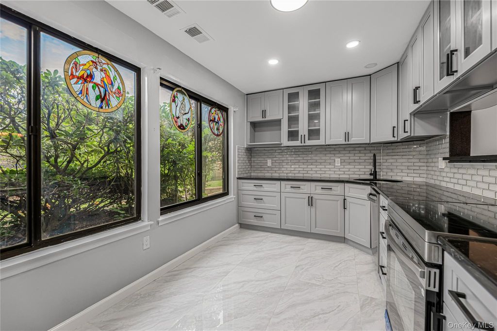 11 Jackson Avenue 27, Scarsdale, NY 10583 — photo 4