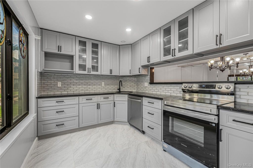 11 Jackson Avenue 27, Scarsdale, NY 10583 — photo 5