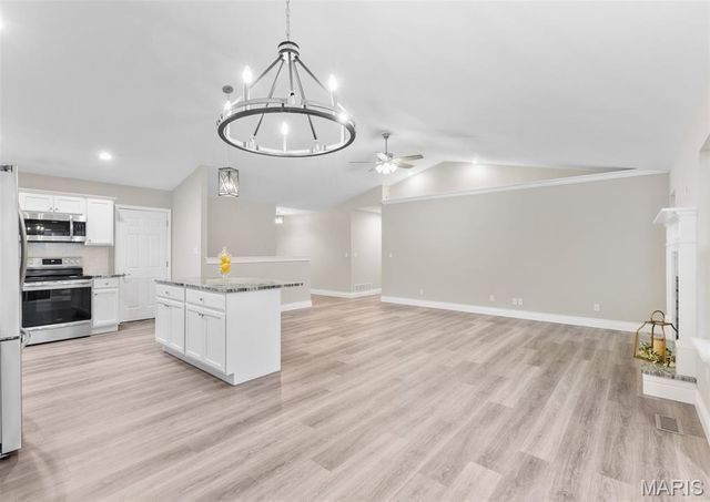 208 Sugar Maple Circle, Farmington, MO 63640