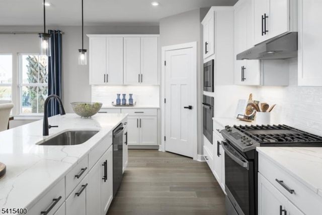 13 Thomas Knoll Blvd, Mansfield Twp., NJ 07865