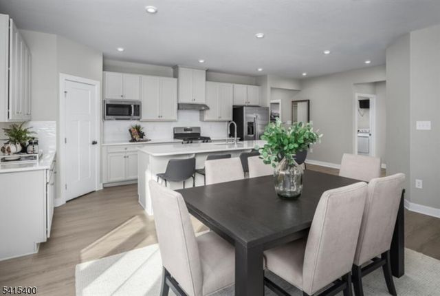 13 Thomas Knoll Blvd, Mansfield Twp., NJ 07865