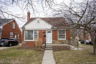 21465 Bournemouth Street, Harper Woods, MI 48225