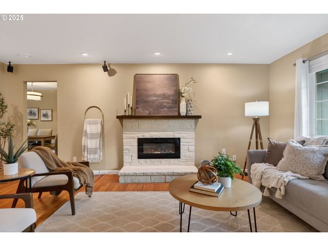 17928 ROYAL Ct, Lake Oswego, OR 97035