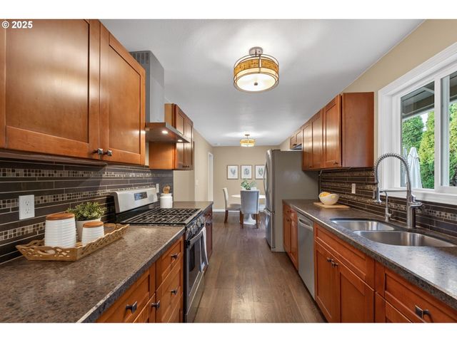 17928 ROYAL Ct, Lake Oswego, OR 97035