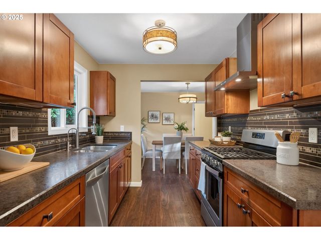 17928 ROYAL Ct, Lake Oswego, OR 97035