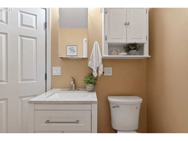 17928 ROYAL Ct, Lake Oswego, OR 97035